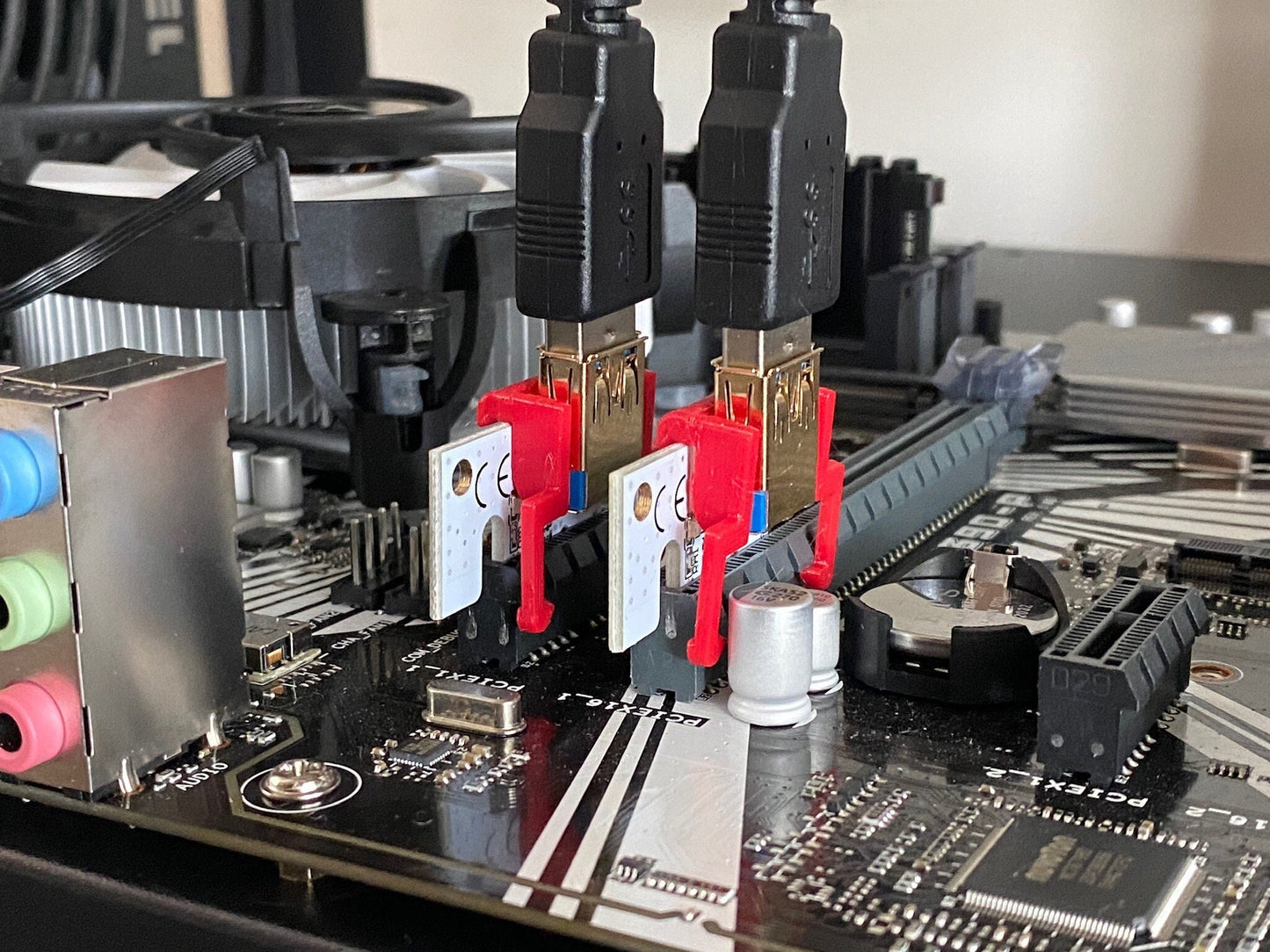 PCIe Riser Locking Clips for Mining Rigs // Good for tight spaces // 3D printed //