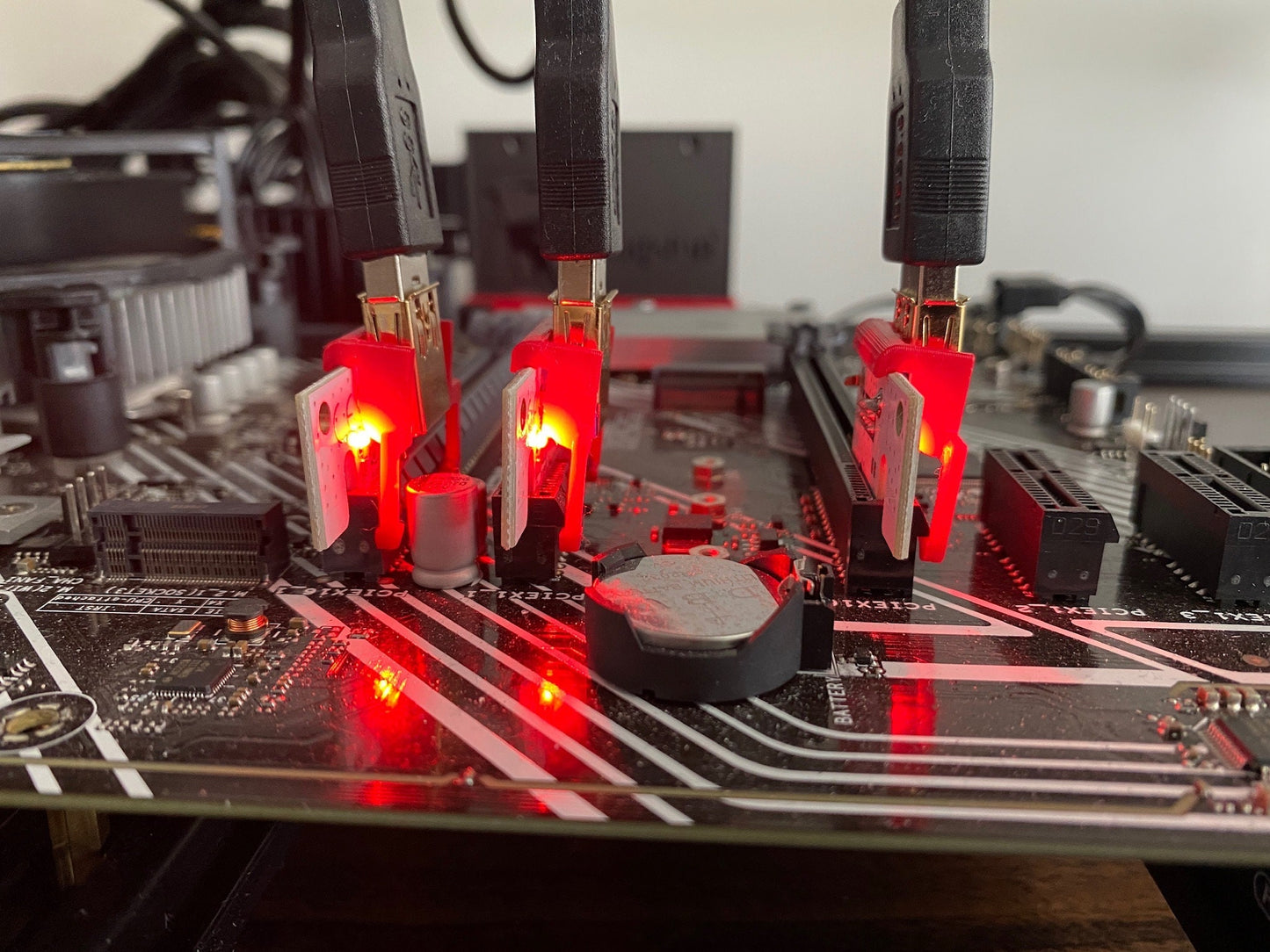 PCIe Riser Locking Clips for Mining Rigs // Good for tight spaces // 3D printed //