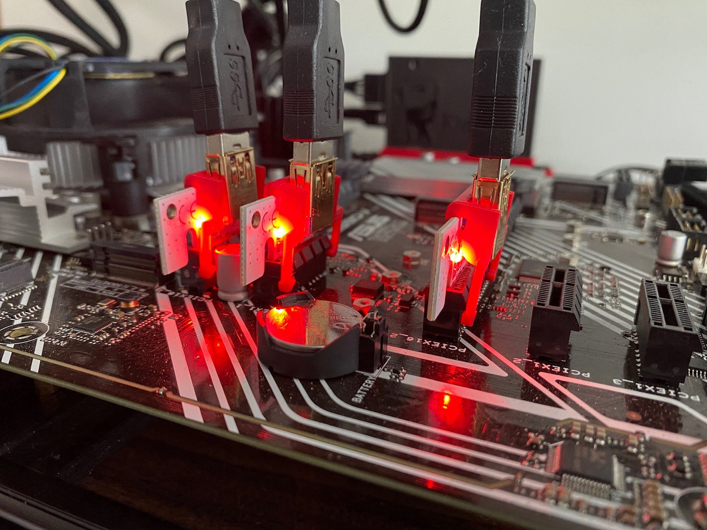 PCIe Riser Locking Clips for Mining Rigs // Good for tight spaces // 3D printed //