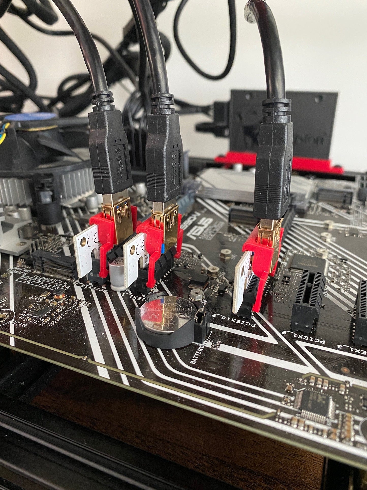 PCIe Riser Locking Clips for Mining Rigs // Good for tight spaces // 3D printed //