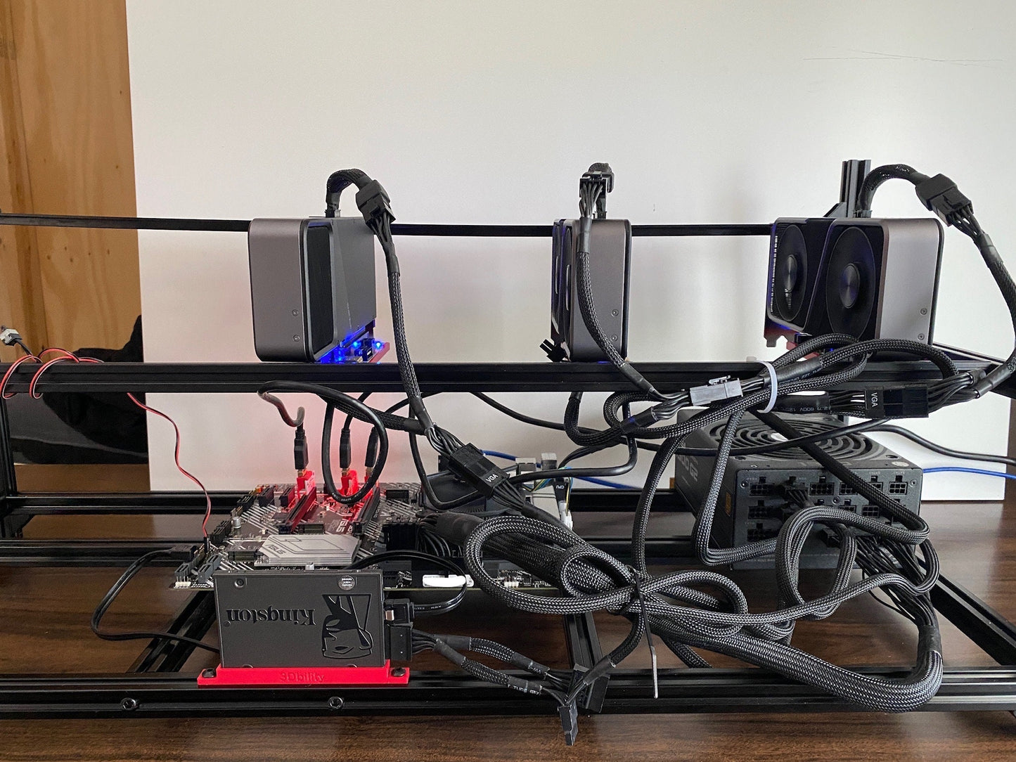 2.5" SSD Holder Mining Rig // M5 mounting T-nuts // 3D printed // 2020 Series Aluminum Profile